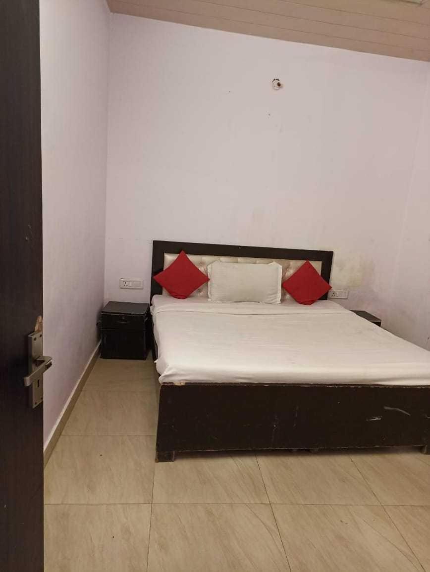 Hotel O Kl Khari Near Ashoka Park Mein Metro 뉴델리 외부 사진